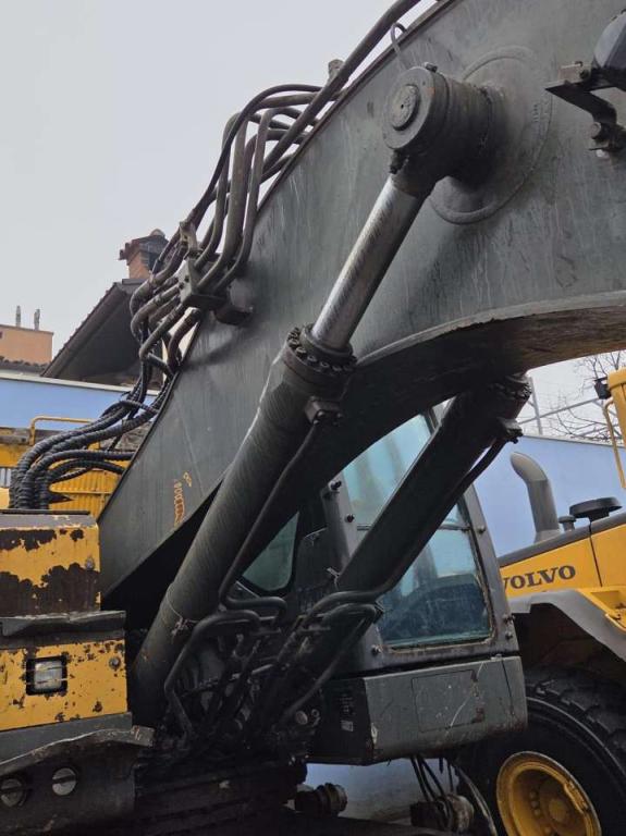 Volvo boom arm cylinders 14547225 for Volvo ECR235C L, ECR235D L, ECR235E L Photo 1