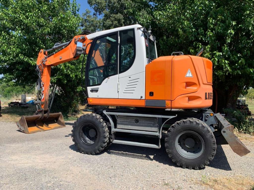 Liebherr A910 COMPACT Photo 7
