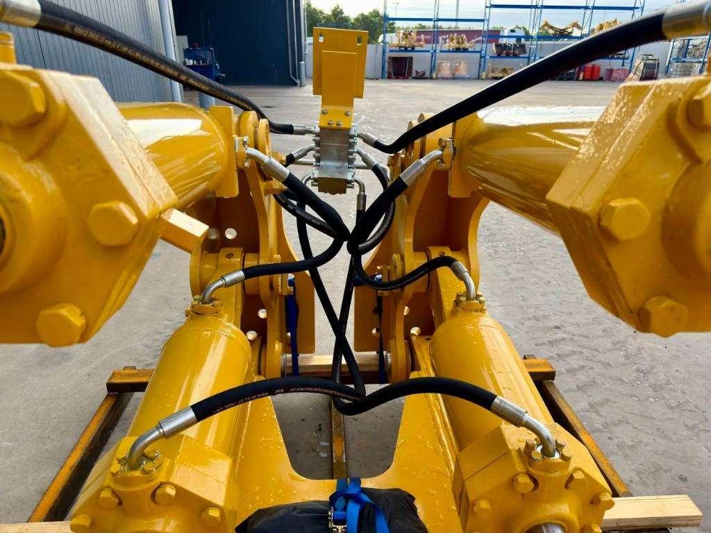 Komatsu D155 Photo 8