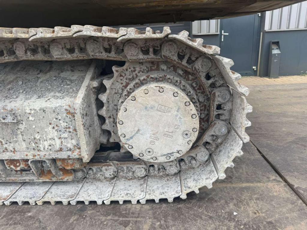 Caterpillar 336FL Tracked material handler Photo 19