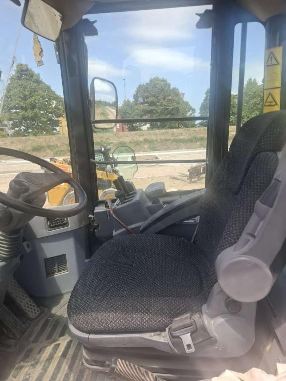 Komatsu WA200PT-5 Photo 12