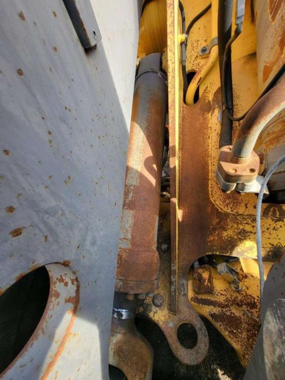 Volvo left lifting hydraulic cylinder 11107855 for Volvo L110E, L110F, L120E Photo 2
