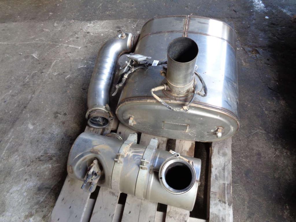 Muffler for Case 721 F Photo 2