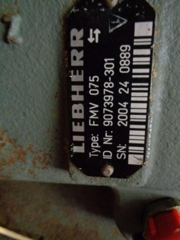 Track motor for Liebherr 924 B Photo 2
