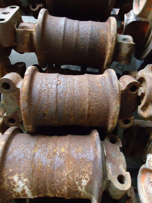 Track rollers for Caterpillar 325C Photo 1