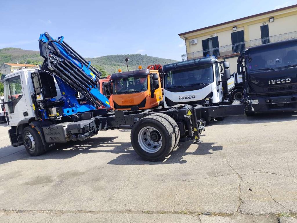 Iveco EUROCARGO 180-320 Photo 24
