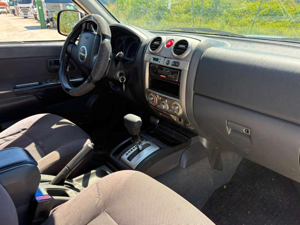 Isuzu 4X4 Photo 7