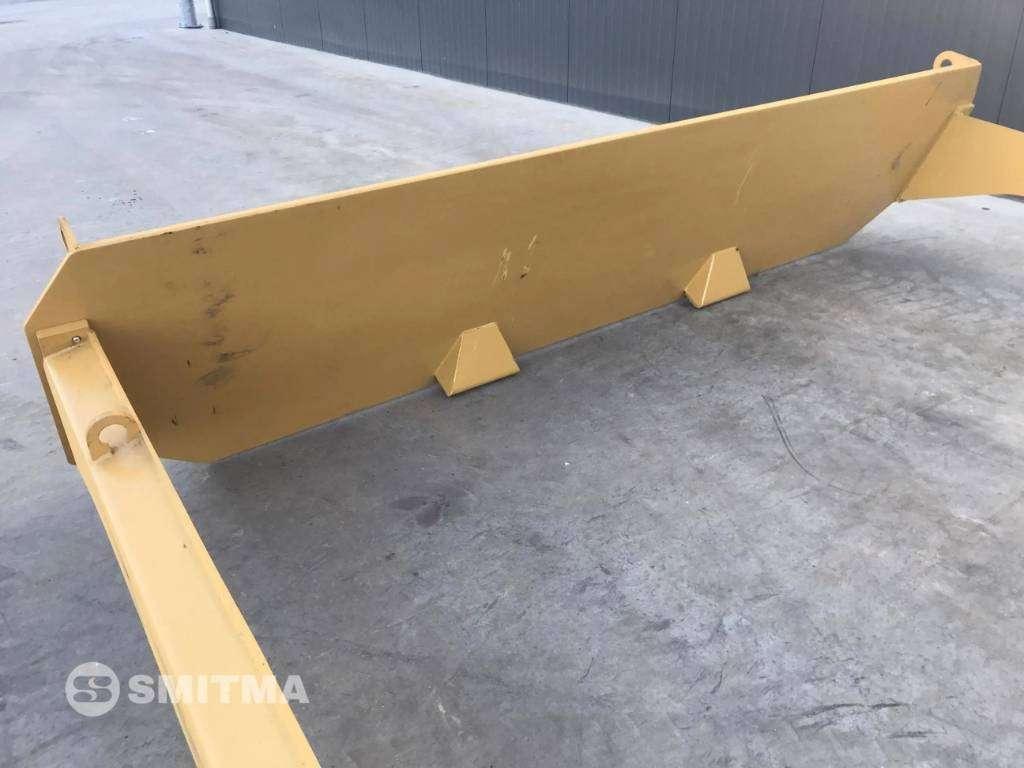 Rear hatch for Caterpillar 735C Photo 3