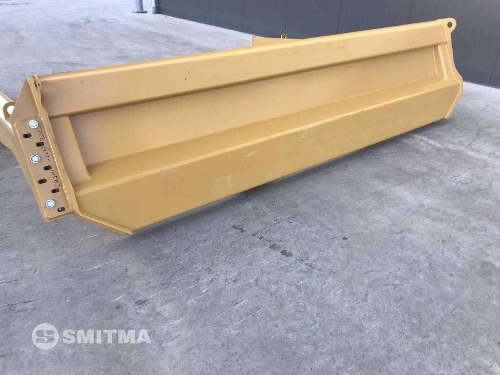 Rear hatch for Caterpillar 735C Photo 4