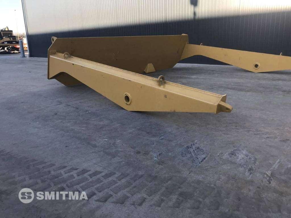Rear hatch for Caterpillar 735C Photo 7