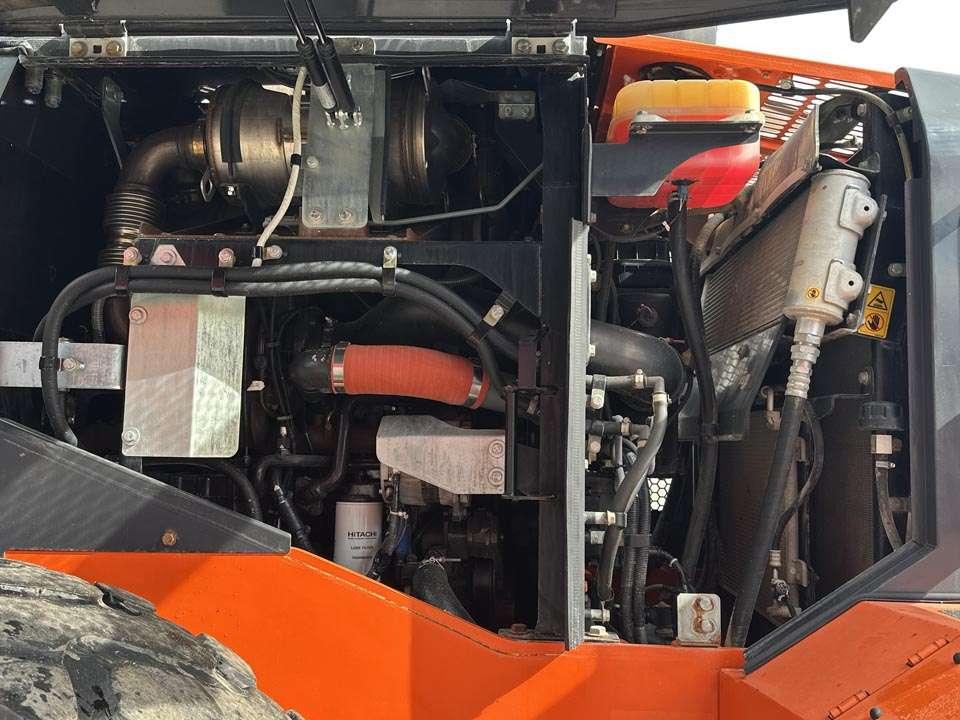 Hitachi ZW180-6 Photo 13