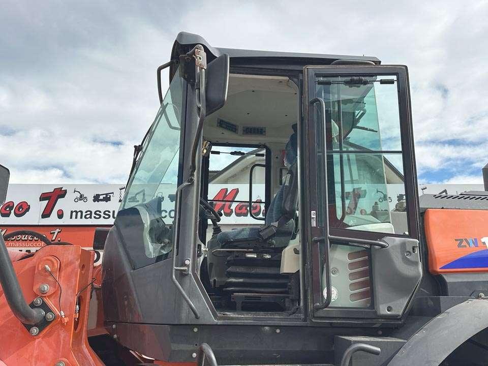 Hitachi ZW180-6 Photo 14