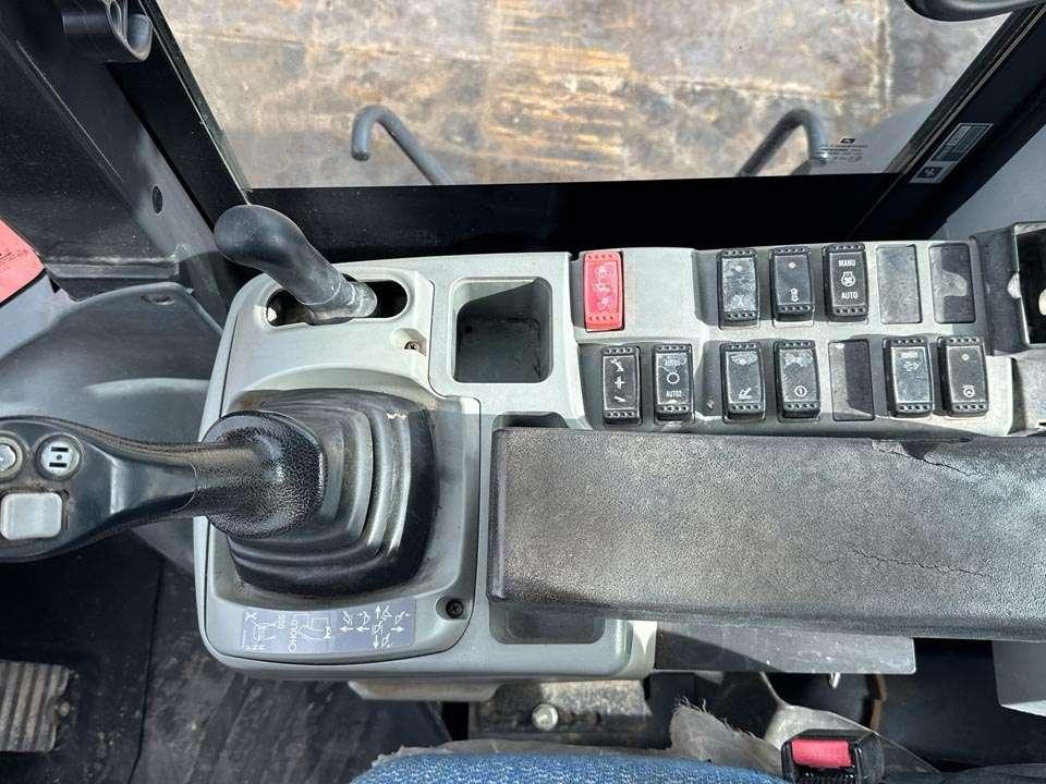 Hitachi ZW180-6 Photo 16
