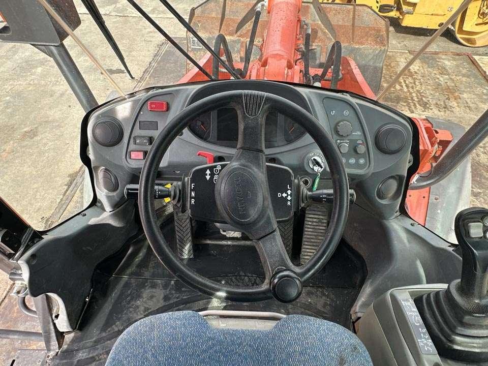 Hitachi ZW180-6 Photo 17