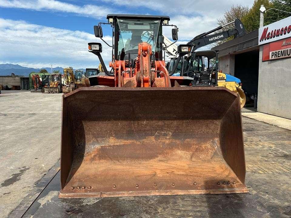 Hitachi ZW180-6 Photo 19
