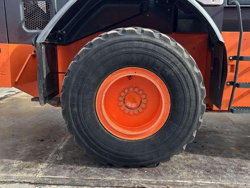 Hitachi ZW180-6 Photo 4
