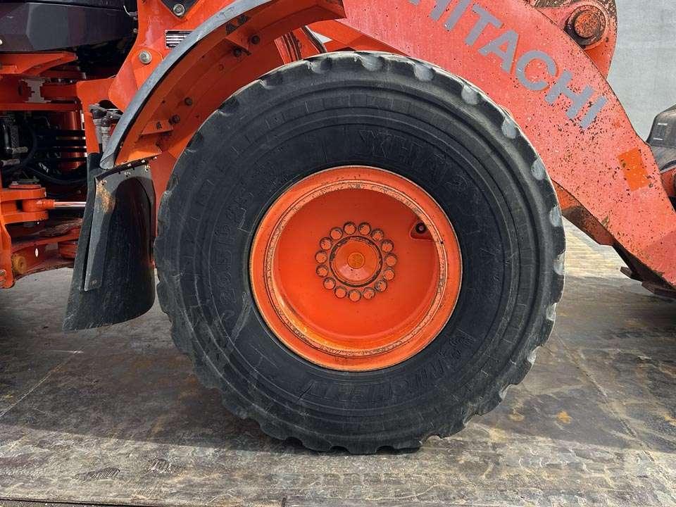Hitachi ZW180-6 Photo 7