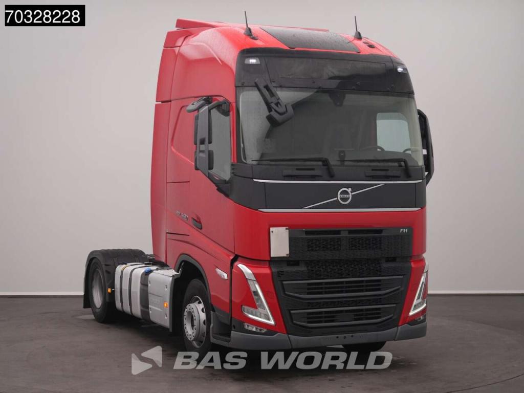 Volvo FH 460 4X2 XL 2x Tanks Navi ACC Photo 3