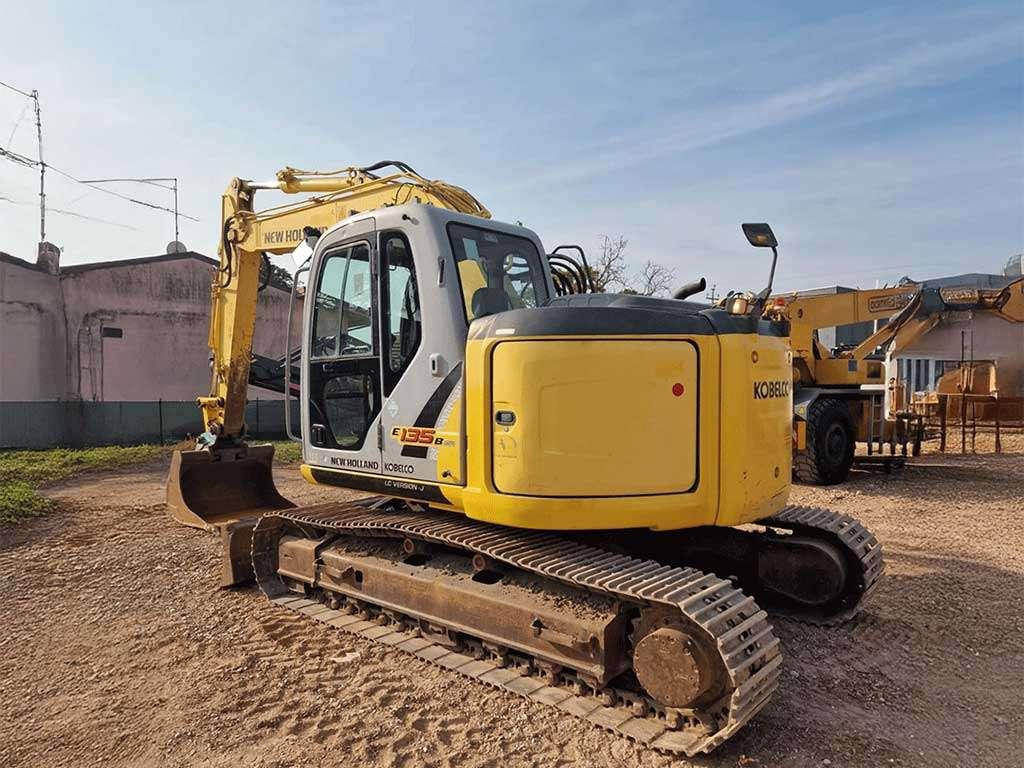 New Holland E135BSR-2 Photo 3