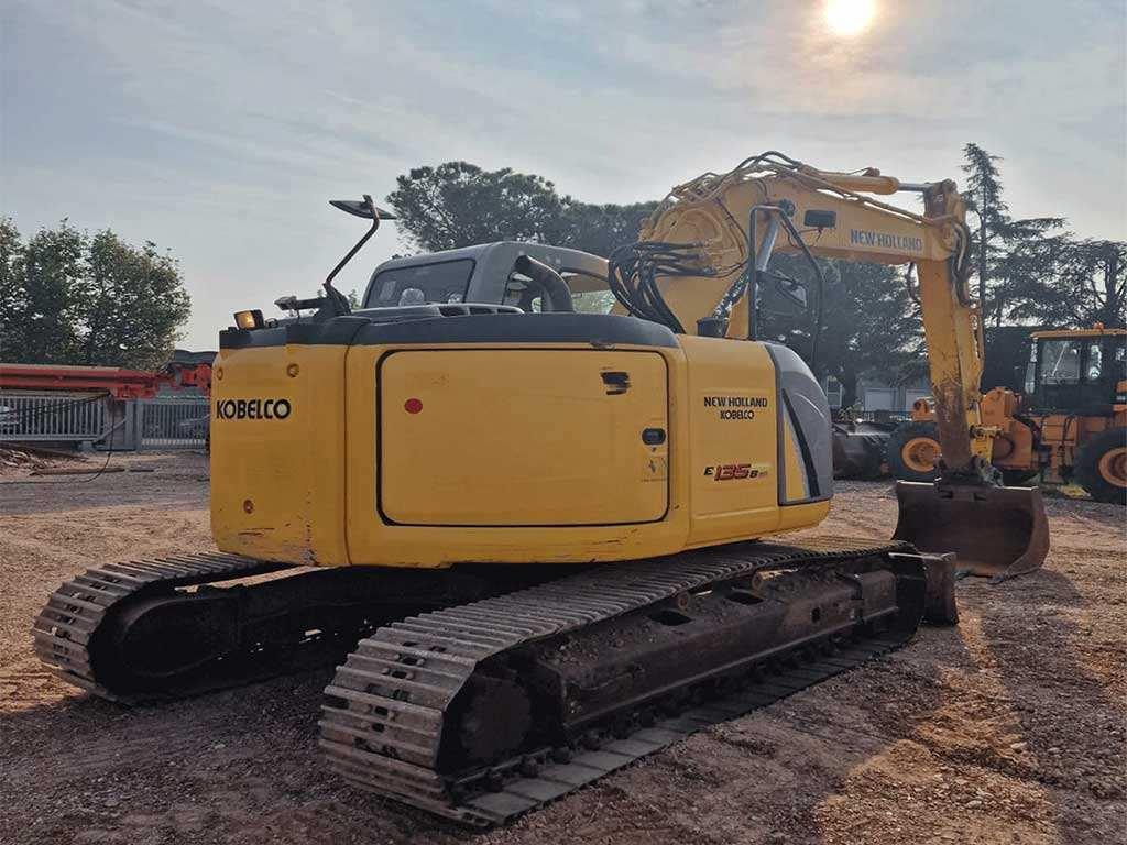 New Holland E135BSR-2 Photo 4