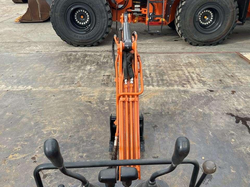 Hitachi ZX10U-2 Photo 15