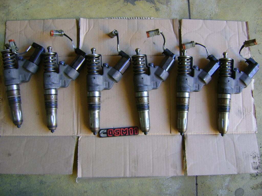Injector for Cummins M11 Photo 1