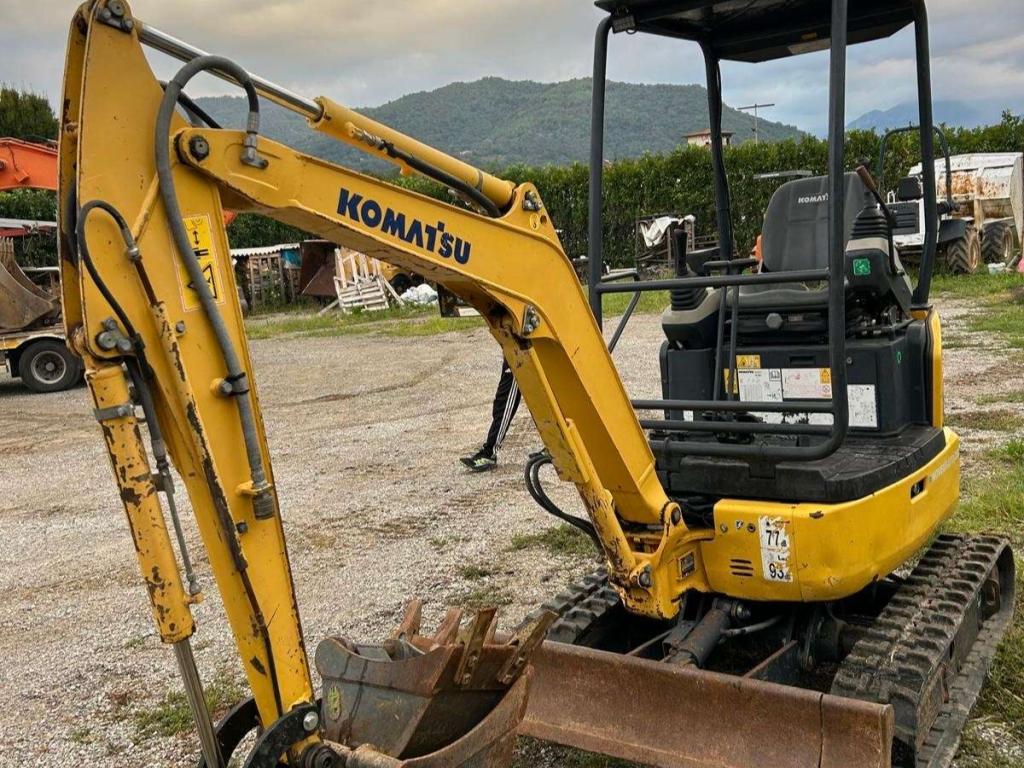 Komatsu PC16 R hs Photo 3
