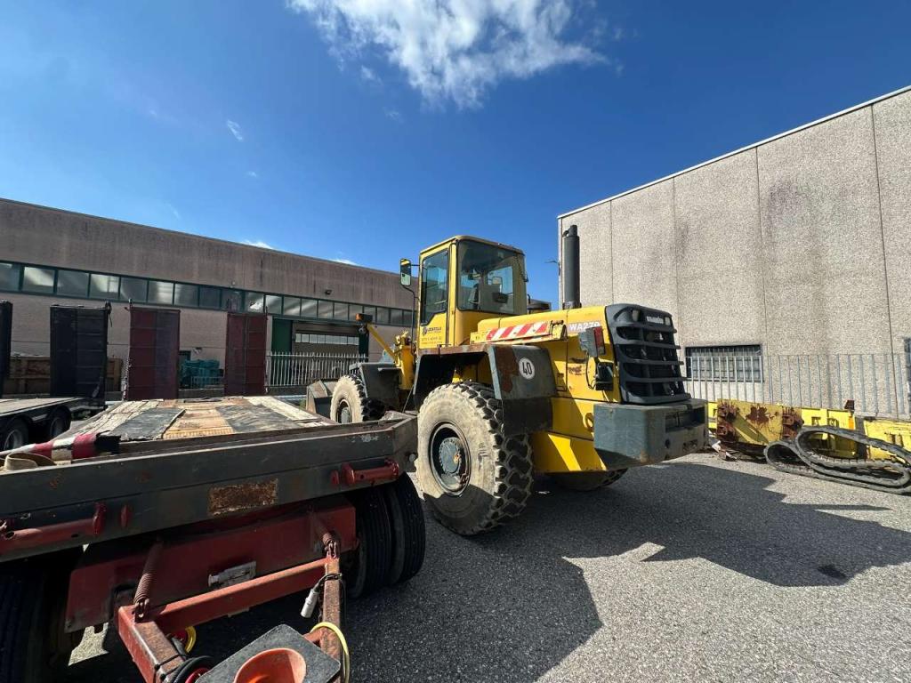 Komatsu WA270 Photo 1