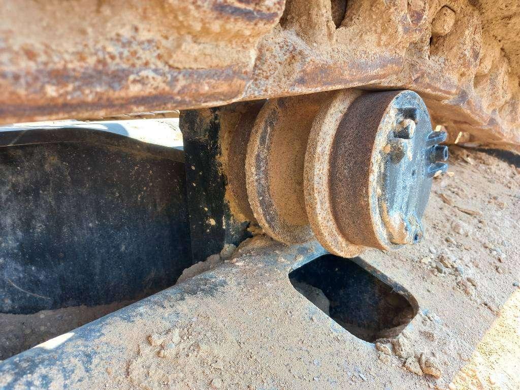 Caterpillar 350 (Abu Dhabi) Photo 17
