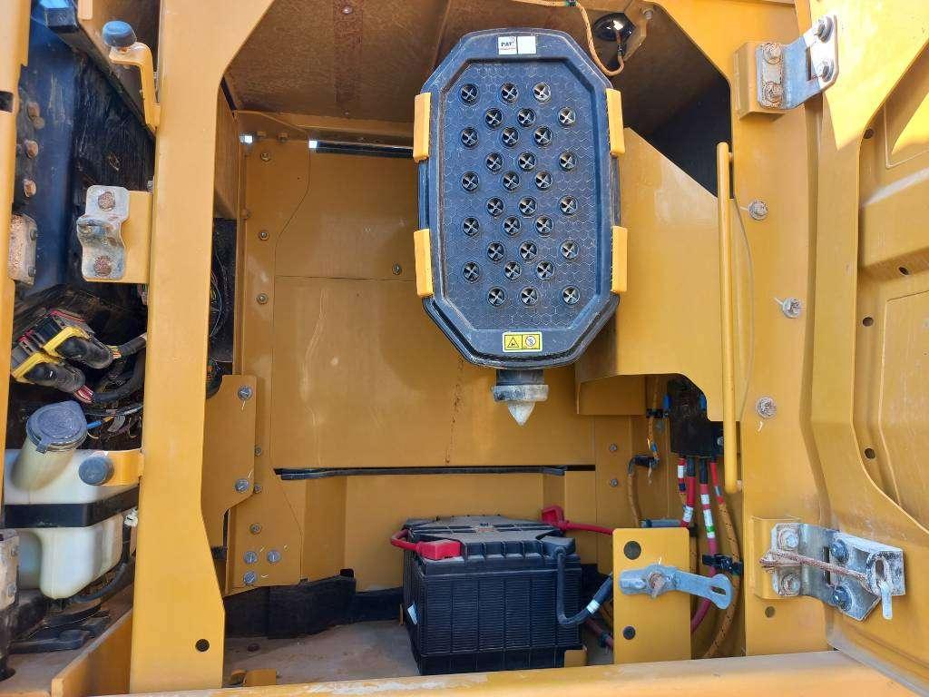 Caterpillar 350 (Abu Dhabi) Photo 20