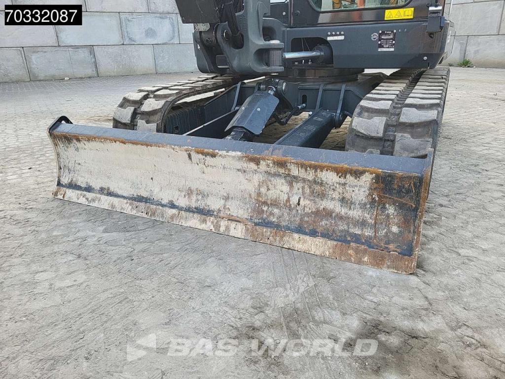 Bobcat E88 A/C Photo 23