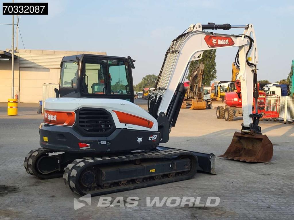 Bobcat E88 A/C Photo 7