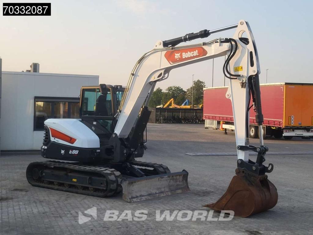 Bobcat E88 A/C Photo 8