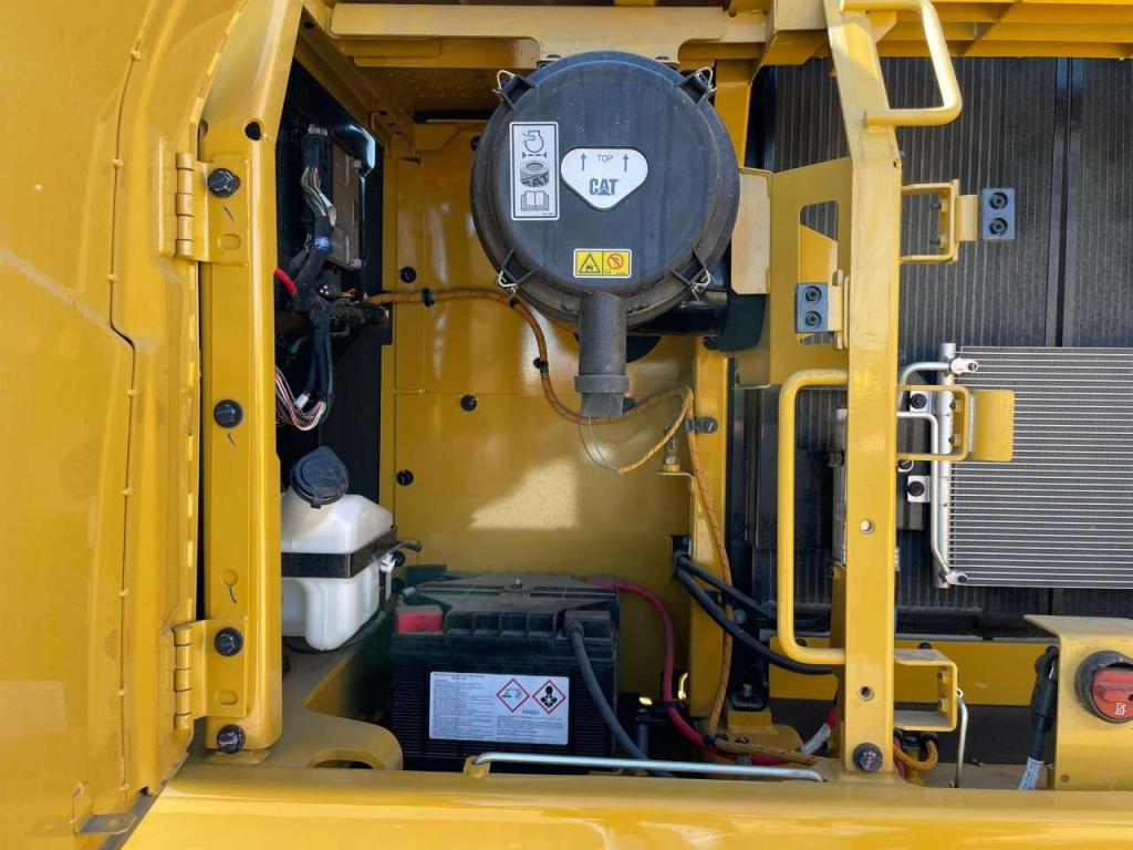 Caterpillar 323D3 Photo 27