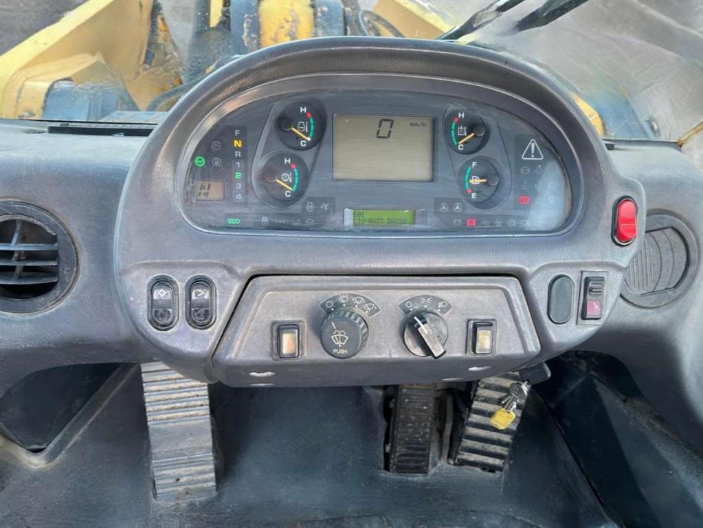 Komatsu WA 600 Photo 15