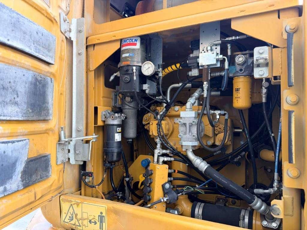Caterpillar 320E L Photo 12
