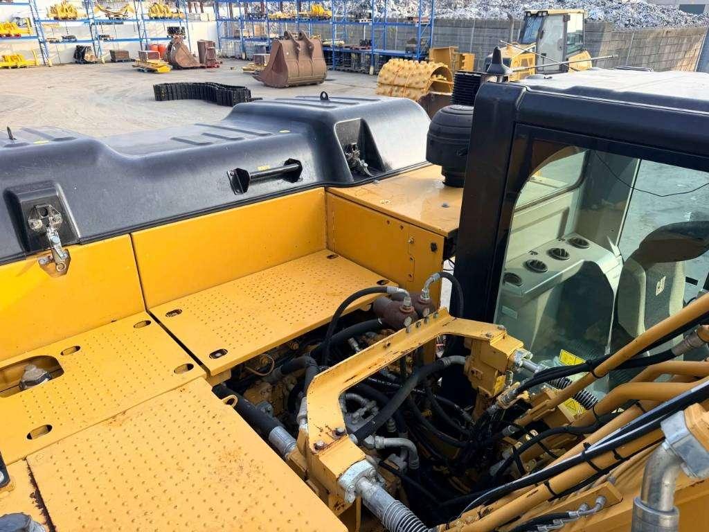 Caterpillar 320E L Photo 14
