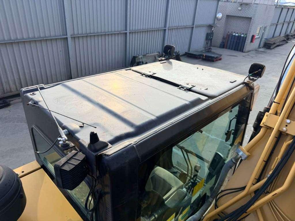 Caterpillar 320E L Photo 17