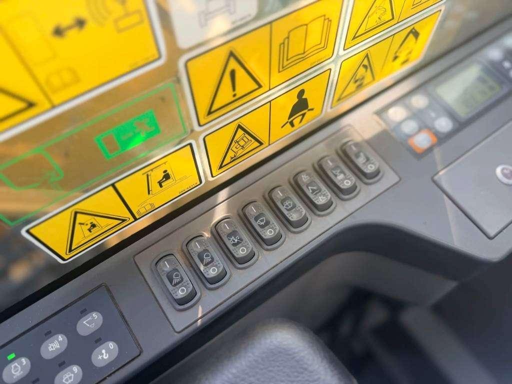 Caterpillar 320E L Photo 30