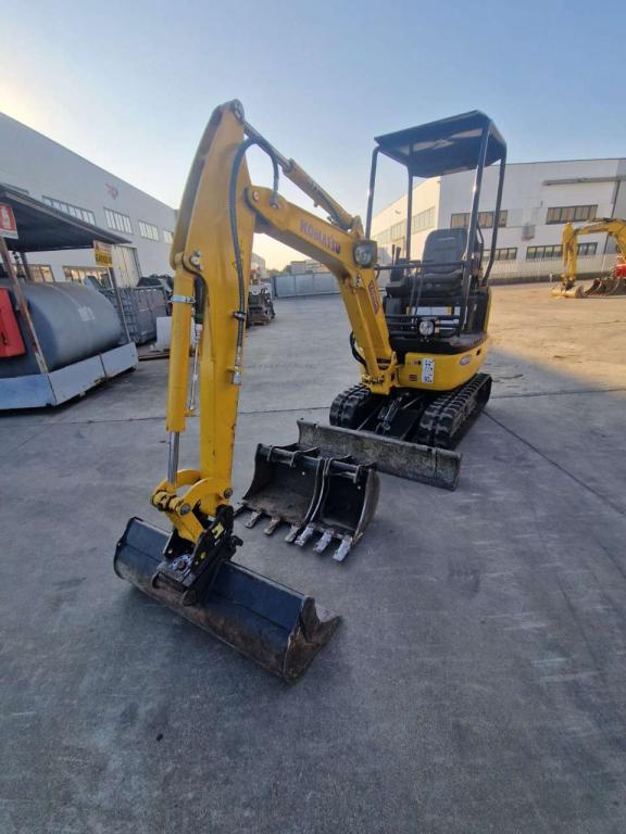 Komatsu PC16R-3HS Photo 10