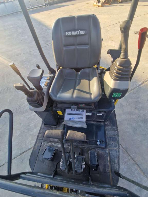 Komatsu PC16R-3HS Photo 12