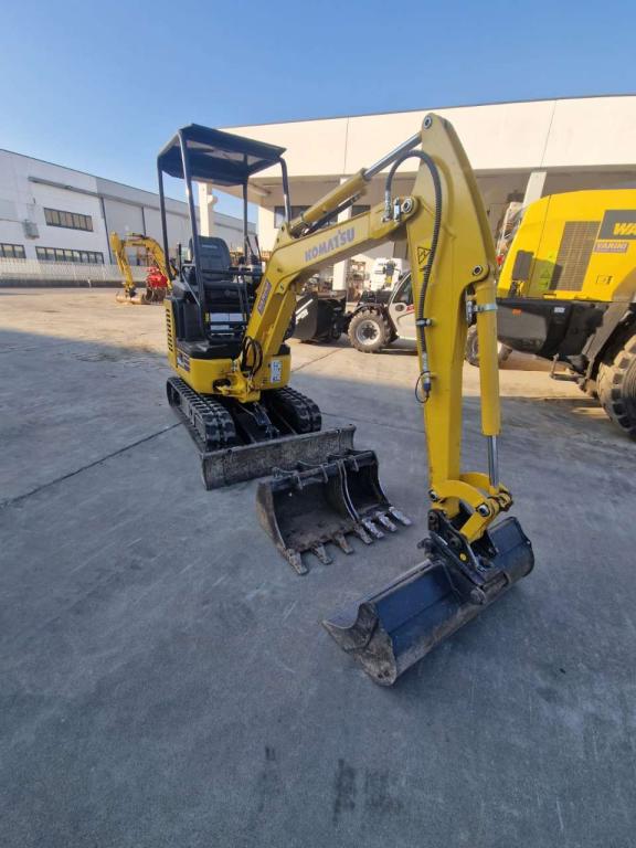 Komatsu PC16R-3HS Photo 9