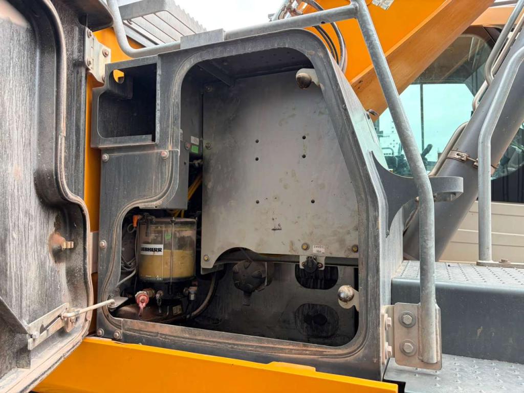 Liebherr R945 S-HD Photo 28