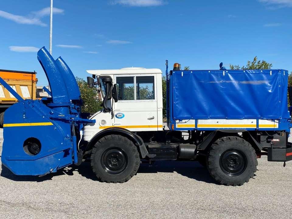 Mercedes-Benz UNIMOG Photo 2