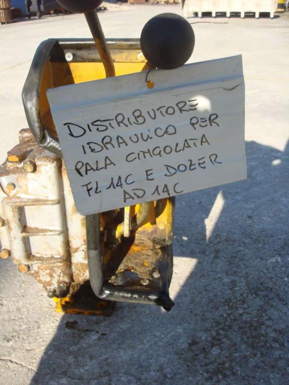 Hydraulic distributor for Fiat Allis FL14C e DOZER AD14C Photo 2