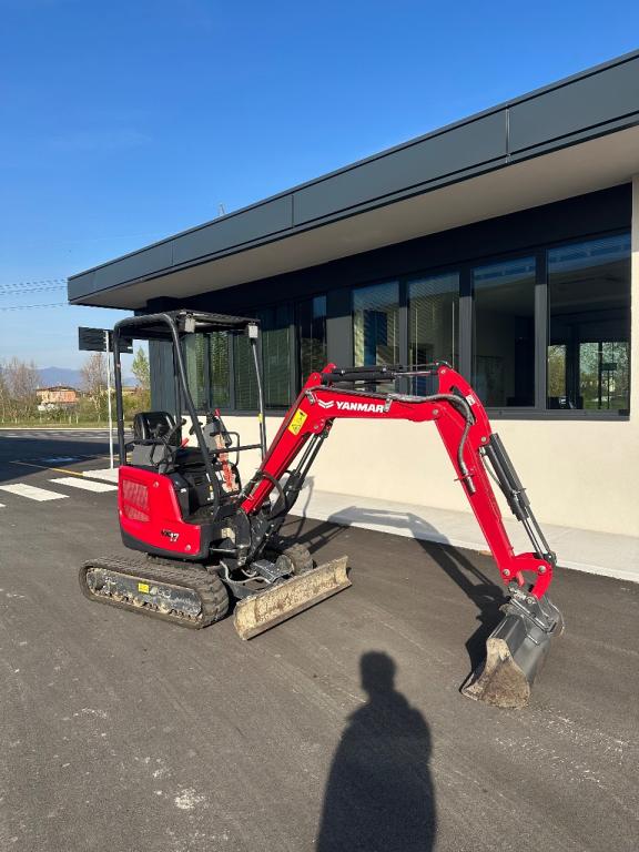 Yanmar Vio 17 Photo 2