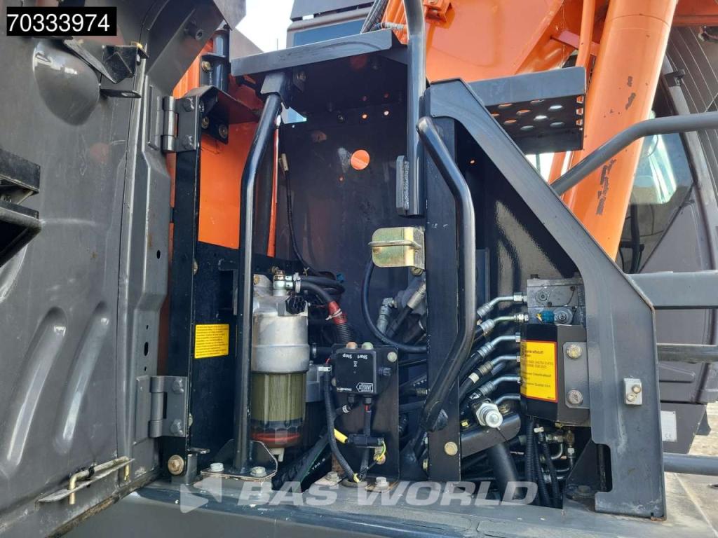 Hitachi ZX210W -3 Photo 15