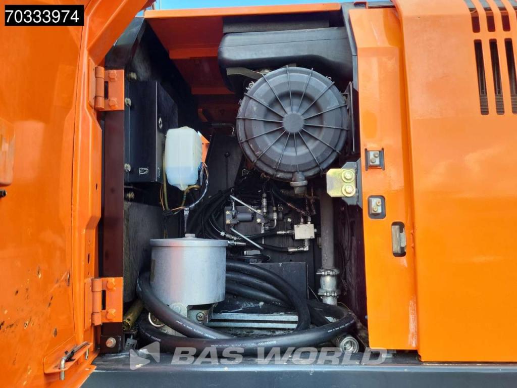 Hitachi ZX210W -3 Photo 18