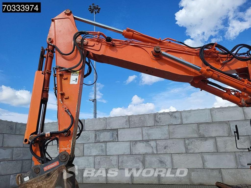 Hitachi ZX210W -3 Photo 8