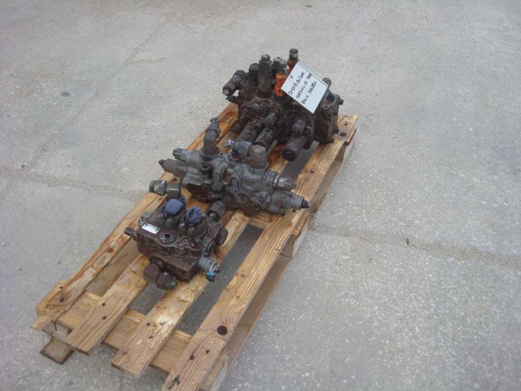 Hydraulic distributor for Hitachi ZW220 Photo 3